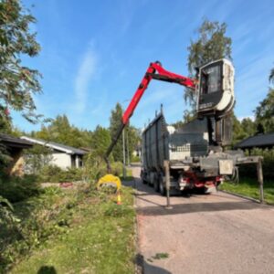 Pensasaidan leikkaus | Tyveen leikkaus | Pensasaidan poisvienti Kouvola | Kuusiaidan leikkaus Kouvola